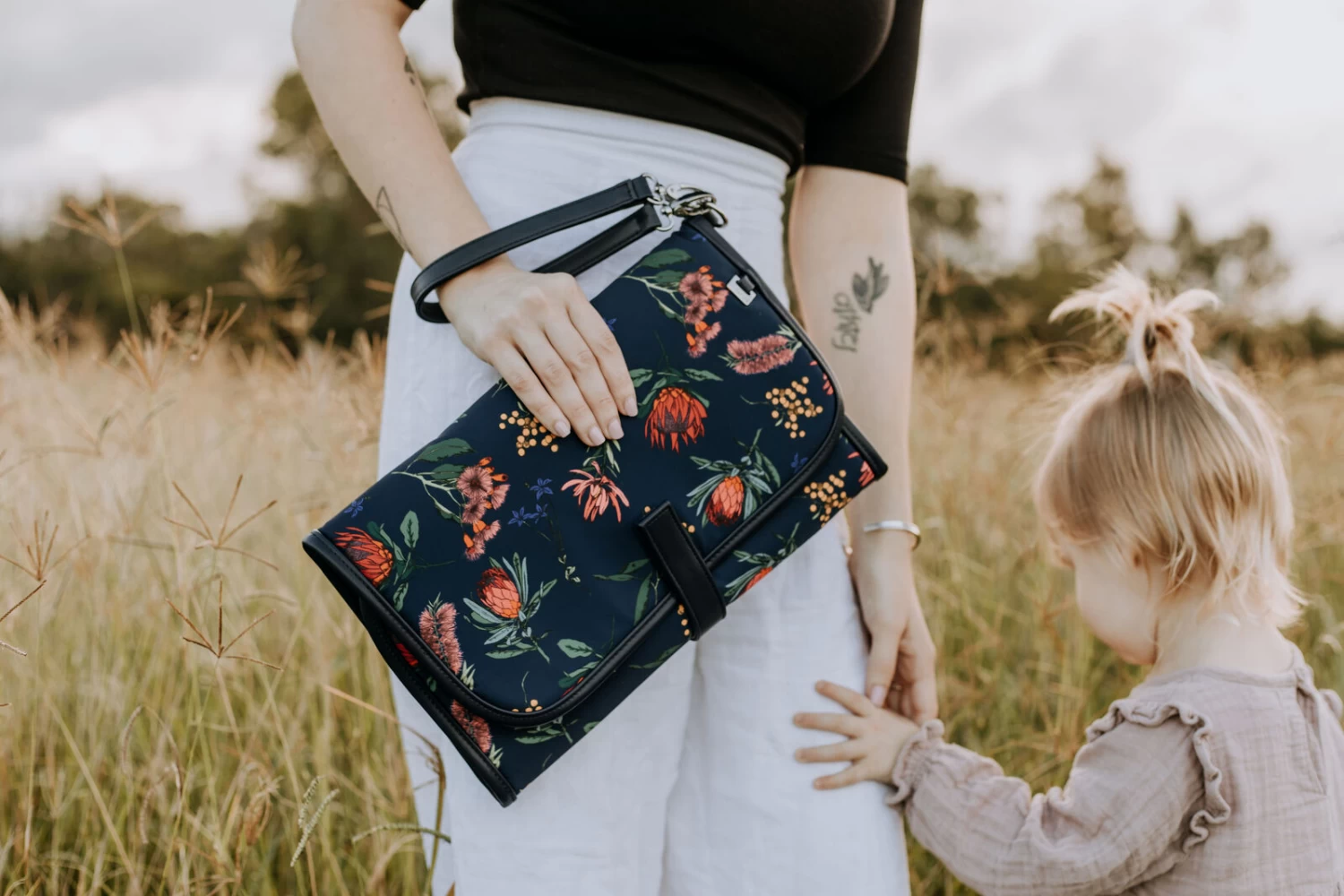 OiOi Change Clutch - Botanical Navy - Image 7