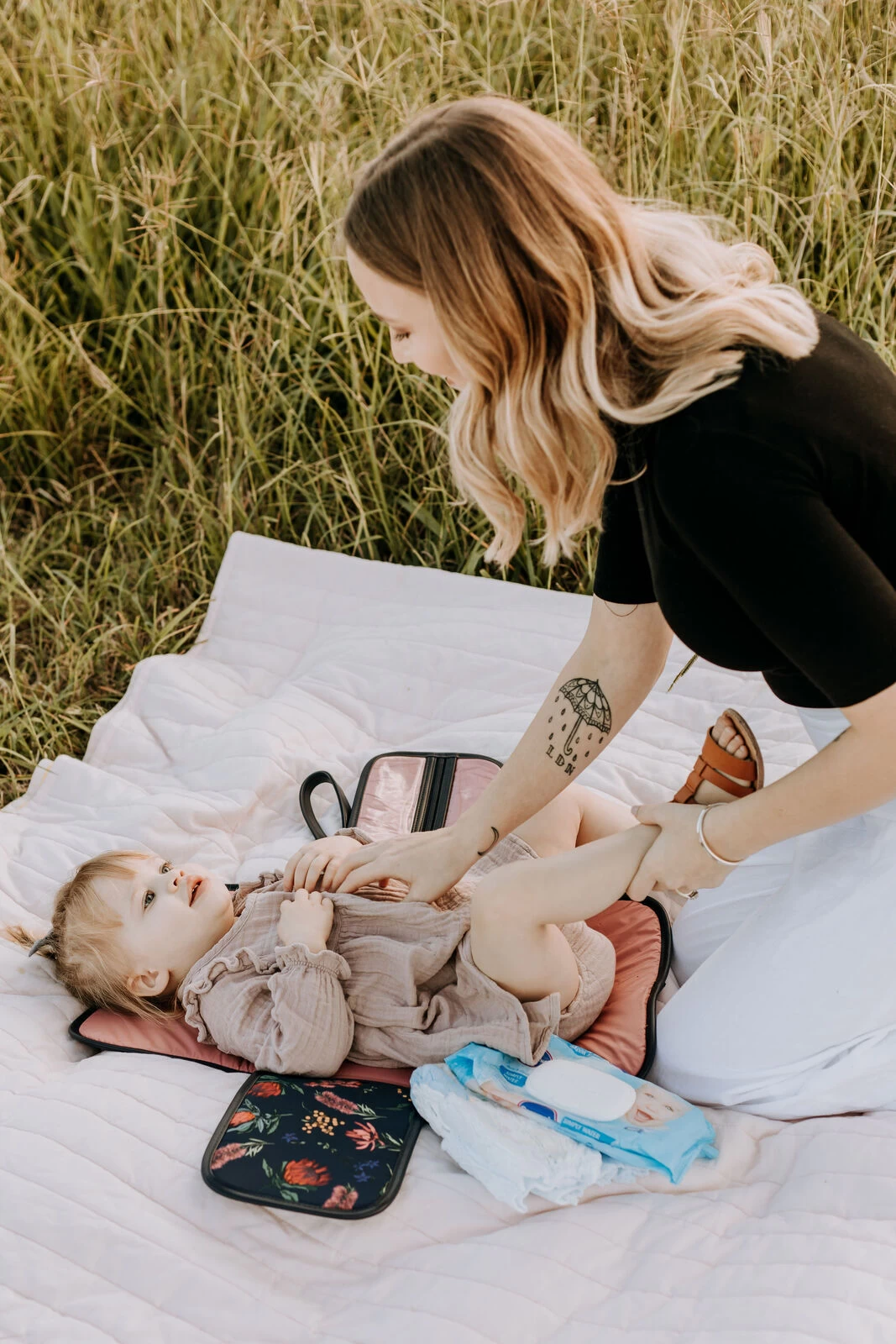 OiOi Change Clutch - Botanical Navy - Image 8